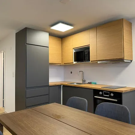 Apartment View Of - New - Free Parking *